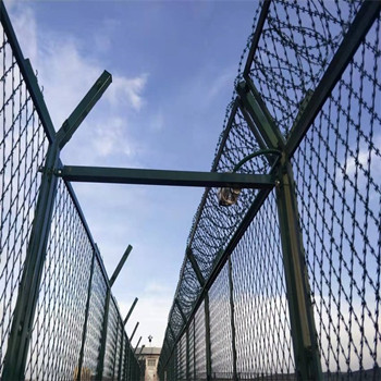 監獄蛇腹型刀刺隔離網、焊接防攀爬隔離網價格、監獄金屬隔離網